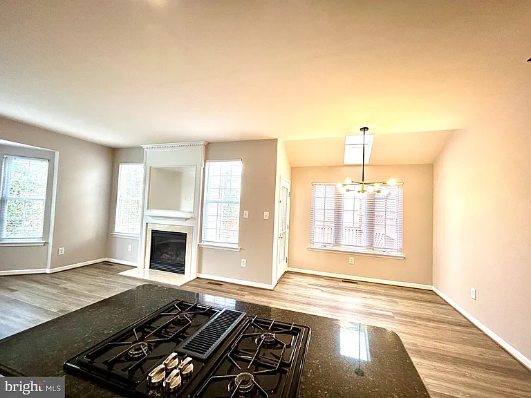 25937 Kirkwood Sq — Photo 17