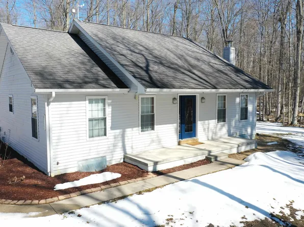 4252 Cedar Lake Rd, Traverse City, MI 49685