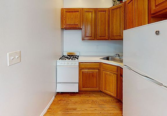 3rd image of 419 E 73rd St APT 5H