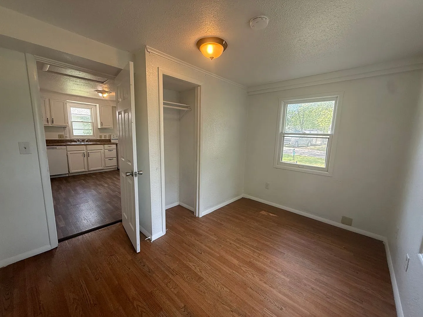 Cozy 2 Bedroom house for Rent Just minutes from Springfield Botanical Gardens — Photo 4