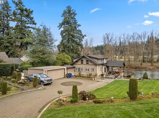 855 Edgewater Rd, Gladstone, OR 97027