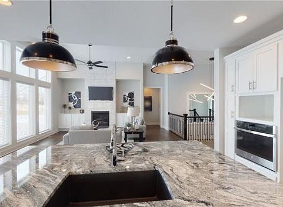 5th image of 4440 Aspen Dr