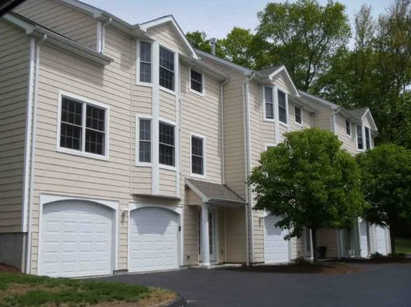 1 Parkwoods Dr, Norwich, CT 06360
