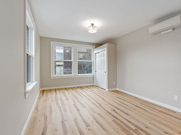 2nd image of 3433-3451 SE Belmont St #14
