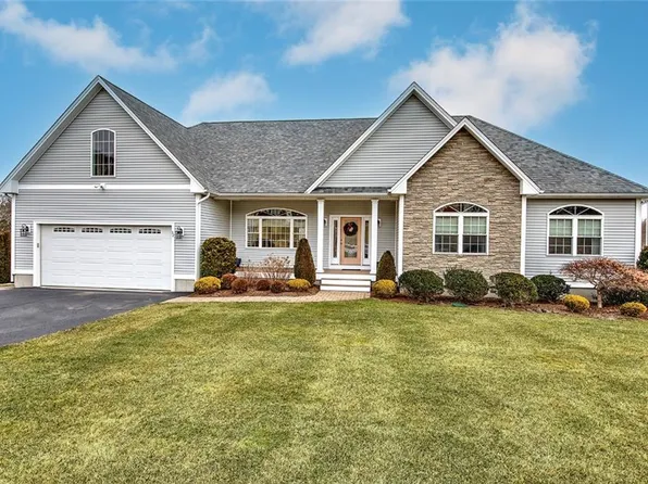 32 Longbrook Dr, Cumberland, RI 02864