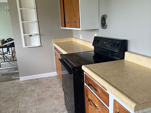 4th image of 1441 Oconomowoc Ave
