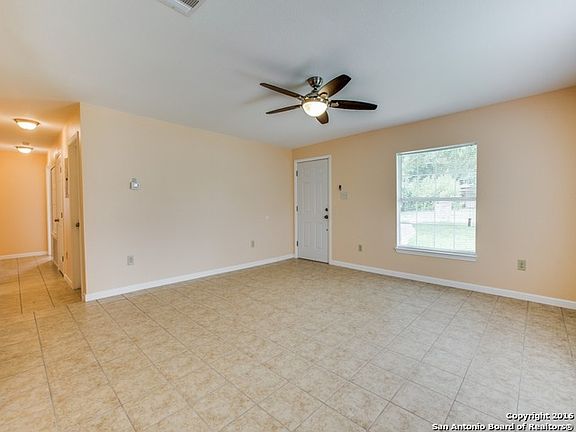 5th image of 644 W Broadview Dr