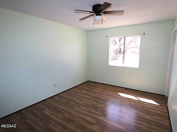 5th image of 754 E Country Club Dr