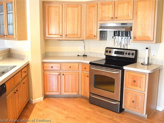 4th image of 1400 N Oak Ridge Dr