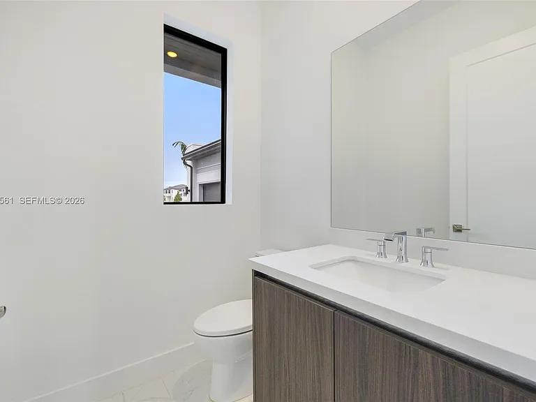 19749 NE 16th Pl — Photo 24