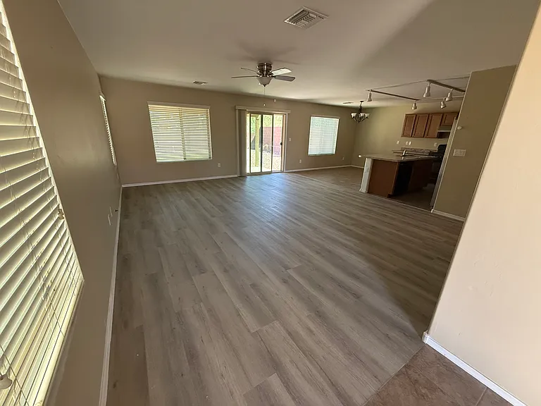 917 W Placita Canalito — Photo 4