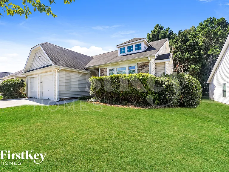 207 Fairgrove Ln — Photo 2