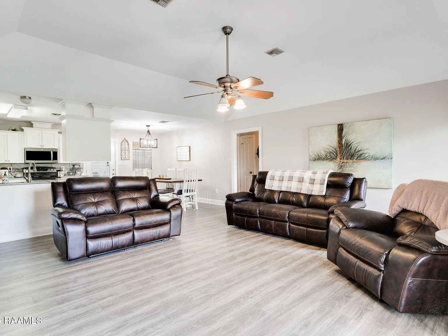 3 bed, 1430 sqft, $2,000 — Photo 3