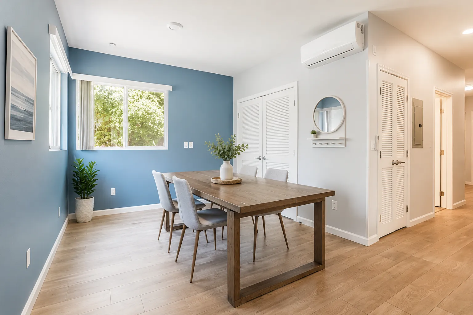 1259 W 36th Pl — Photo 3