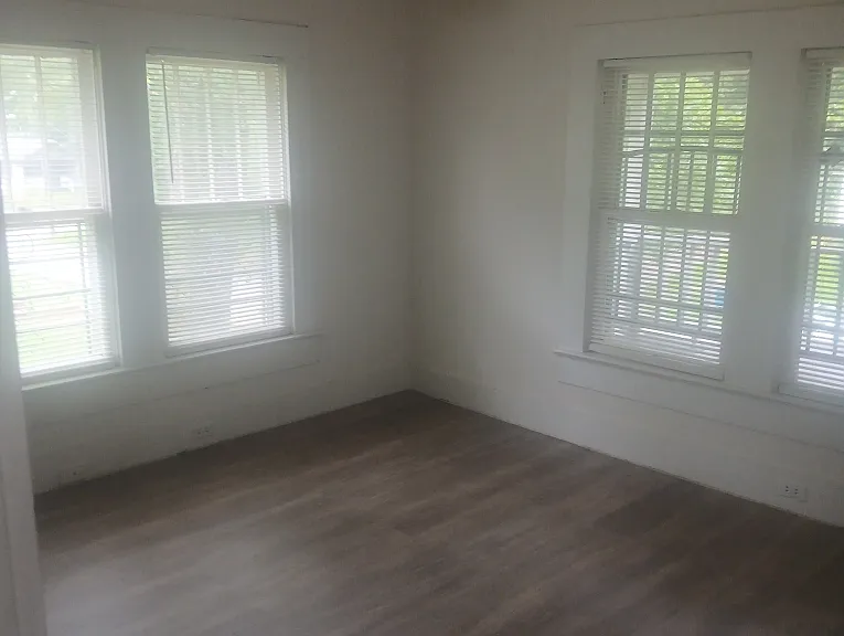 1441 Park Ave — Photo 12