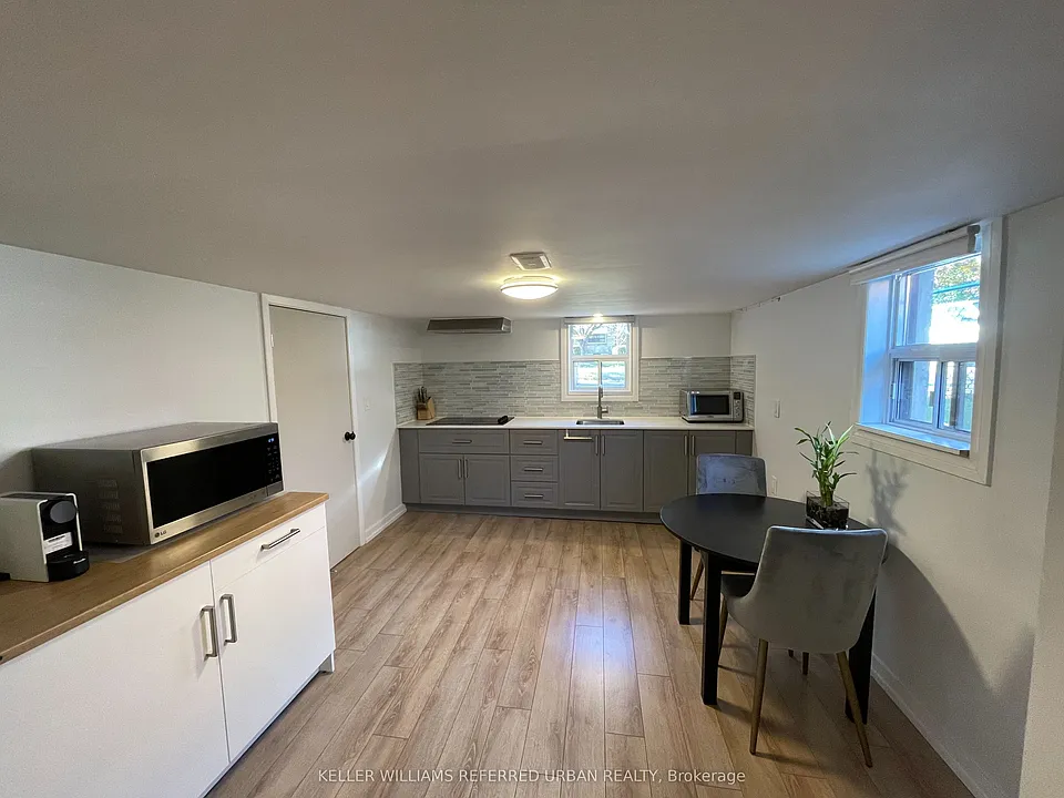 7 Ashmore Ave #LOWER