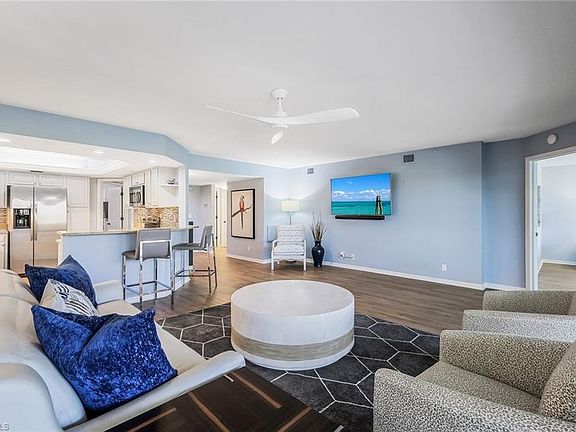 3rd image of 26880 Wedgewood DR #304
