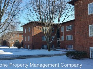 302 Grandview Ct, Iowa City, IA 52246
