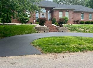216 Fox Chase Cir, Madisonville, KY 42431