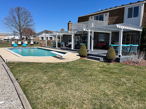 3rd image of 41611 Clairpointe St