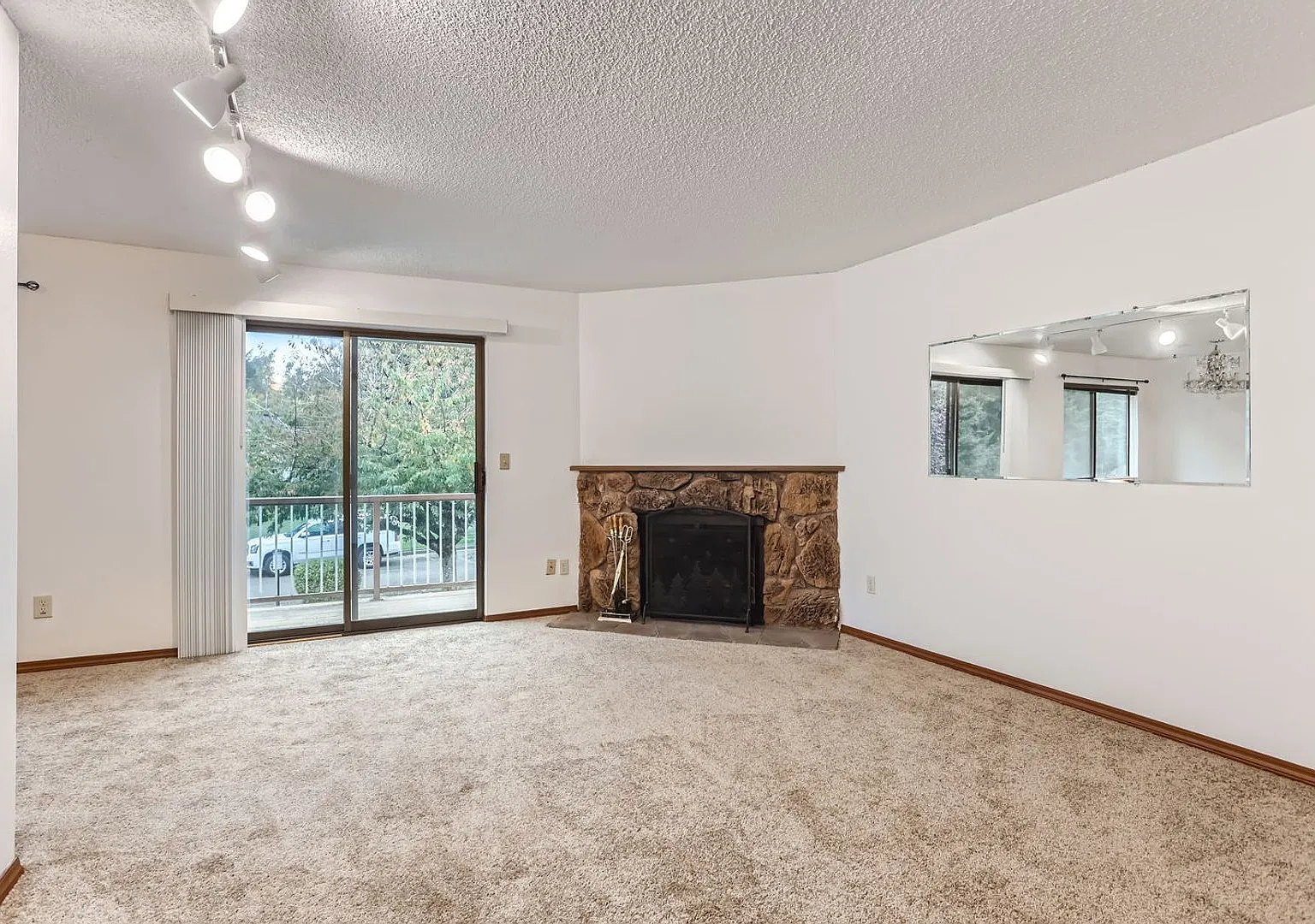 Affordable and Updated 2 Bed 1 Bath Kirkland Condo w/ Assigned Parking & Deck/Balcony! — Photo 2