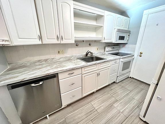 4th image of 1100 Governors Dr APT 28