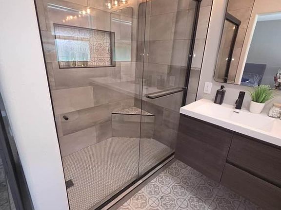 4th image of 190 Ford Ave #2