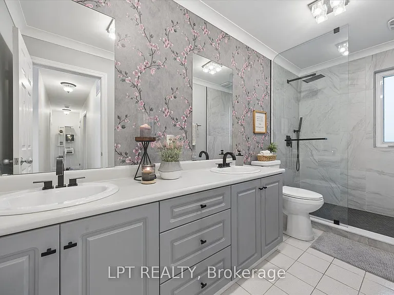 22 Louisa St E — Photo 18