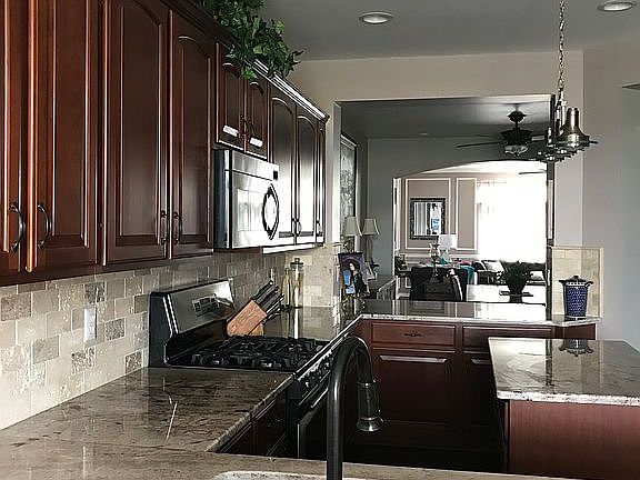 4th image of 37629 Newburgh Park Cir