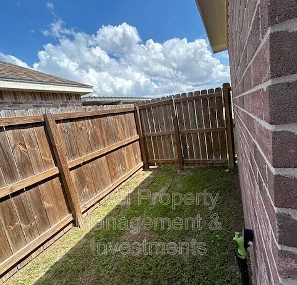 1012 W La Pointe Ave #1 — Photo 15