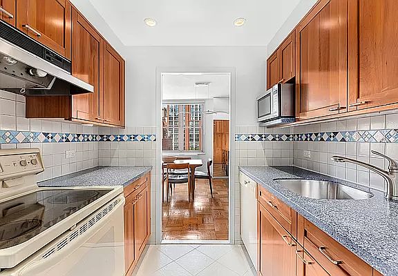2nd image of 137 E 36th St #13F