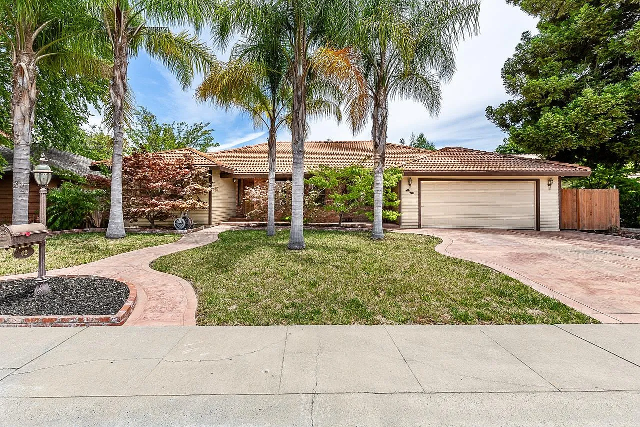 42 Princeville Cir photo 1