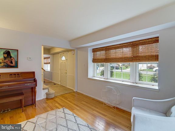 5th image of 12814 Mount Royal Ln