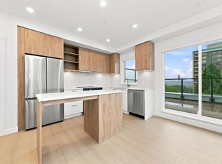 82 1st St #423, New Westminster, BC V3L2G1