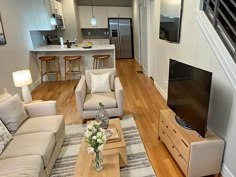 2120 Decatur St — Photo 1