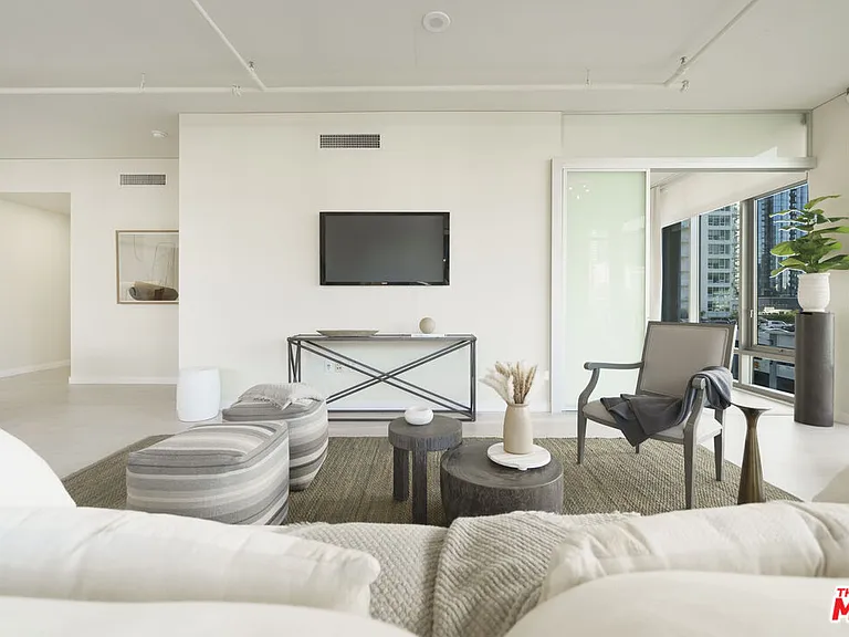 1100 S Hope St #716 — Photo 7