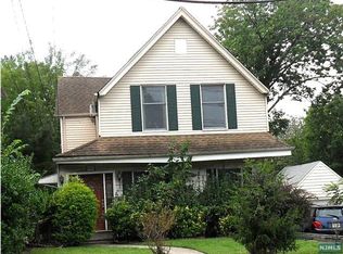 680 Edgewater Ave, Ridgefield, NJ 07657