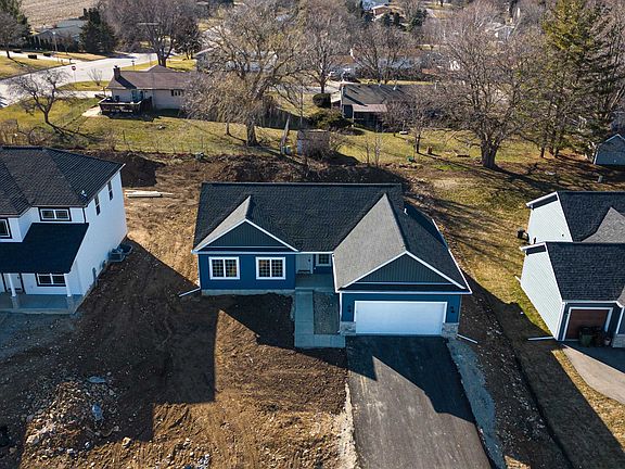 3rd image of 412 Luann Kay Ln