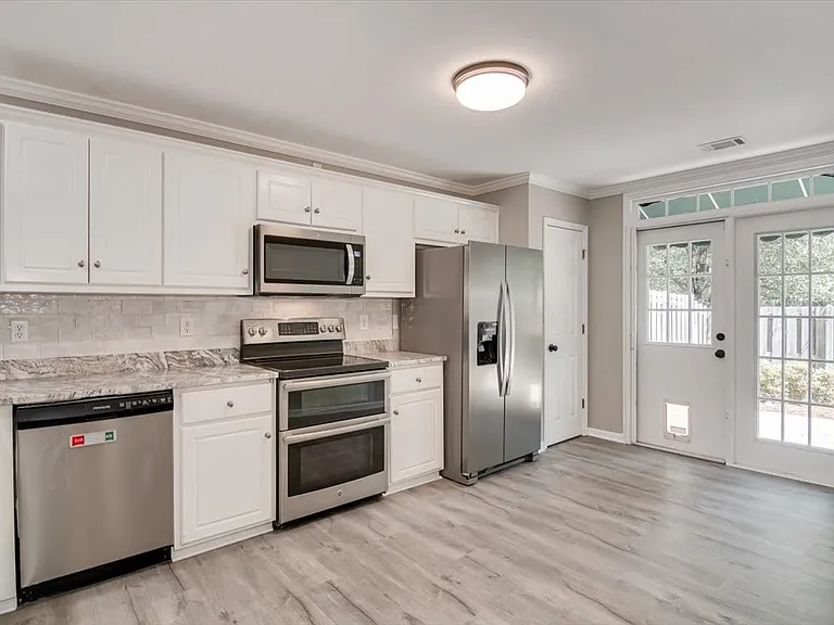 124 Palmer Ct — Photo 10