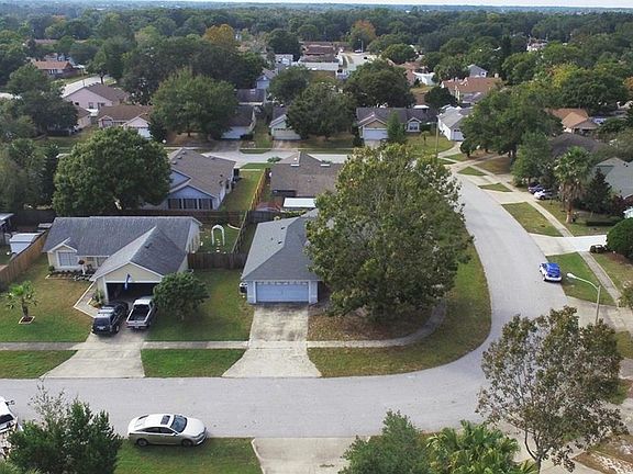 2nd image of 127 N Aberdeen Cir