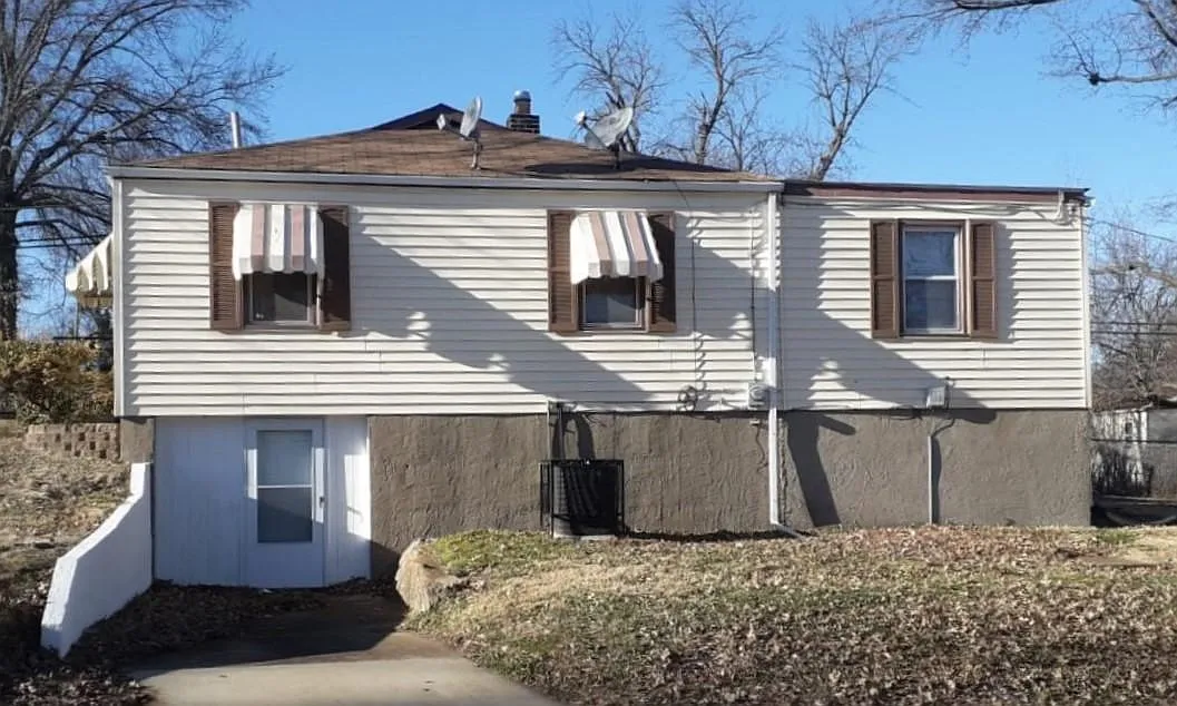 7501 Jenwood Ave — Photo 2