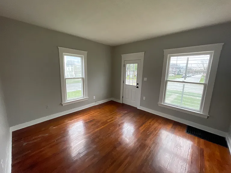 1053 Washington Ave #2 — Photo 5