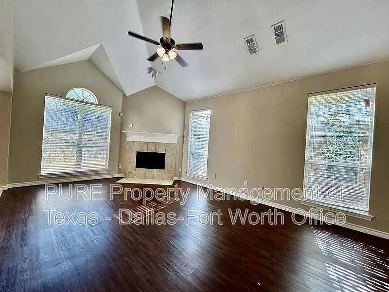 3 bed, 2.5 bath, 1392 sqft, $1,850 — Photo 4