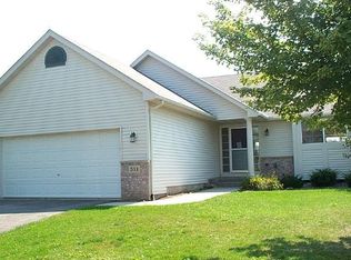 311 Sunshine Ln, Faribault, MN 55021