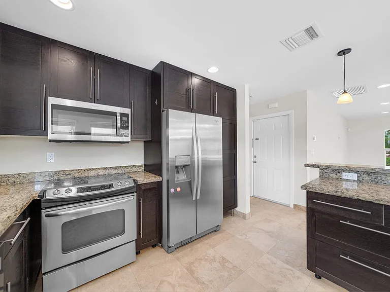 4021 Bayview Dr — Photo 18