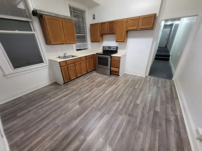 2102 N Charles St — Photo 6