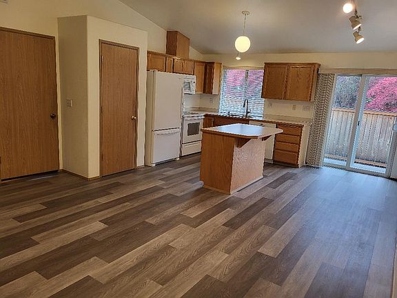 4th image of 19328 78th Avenue Ct E