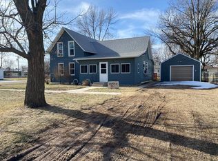 645 West St, Phillips, NE 68865
