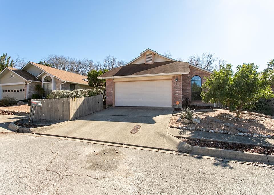 1st image of 102 Aspen Dr N