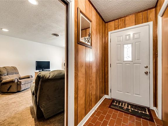 5th image of 8109 Pinewood Dr